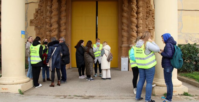 El centro para refugiados de Ucrania empieza a funcionar en la Fira de Barcelona después de su apertura exprés