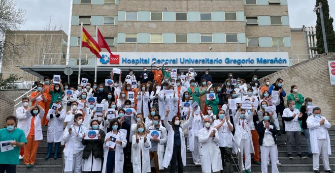 Sanitarios protestan frente al Ministerio de Seguridad Social para pedir la jubilación anticipada
