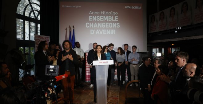 Batacazo histórico de la socialista Anne Hidalgo en las elecciones de Francia, que pide el voto para Macron