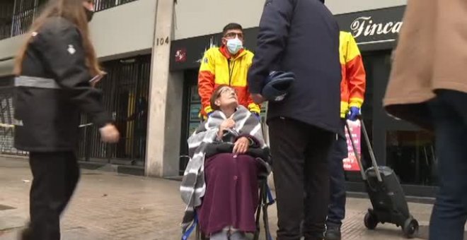 Los Mossos investigan un incendio en Barcelona que ha afectado a 8 edificios