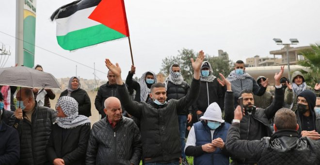 Cientos de palestinos protestan en Israel contra las cargas policiales en la Explanada de las Mezquitas