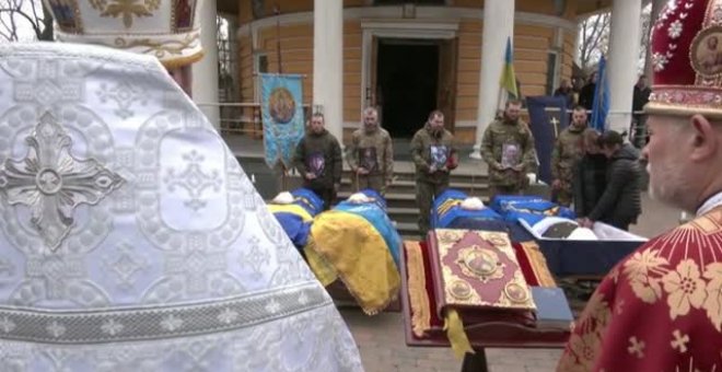 Soldados ucranianos despiden en Kiev a cuatro compañeros fallecidos en la guerra
