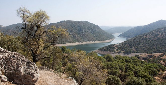 Más de 400.000 andaluces están en riesgo de sufrir cortes de agua por unas obras que no ha hecho la Junta