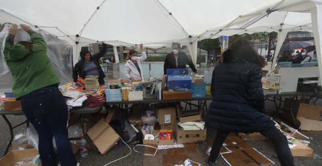 Sant Jordi, la fiesta que hay que vivir aunque llueva o caiga granizo