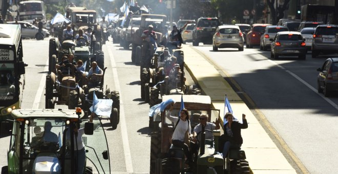 Al 'tractorazo' en Buenos Aires le sobró fervor opositor y le faltaron reclamos concretos