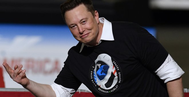 Elon Musk se marca un 'ni de izquierdas ni de derechas' y los tuiteros responden: "Pues empezamos bien"