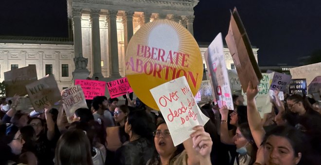El feminismo planta cara al Supremo de EEUU ante su plan de revocar el derecho al aborto: "Mi cuerpo, mi decisión"