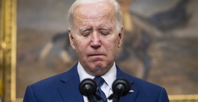 Biden se confunde al buscar en un acto a una congresista que murió en agosto