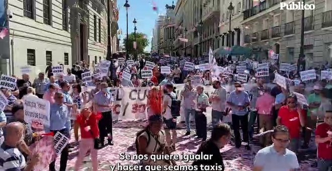 Cientos de taxistas se manifiestan contra la ley VTC: "Esa es la democracia que entiende la señora Ayuso"