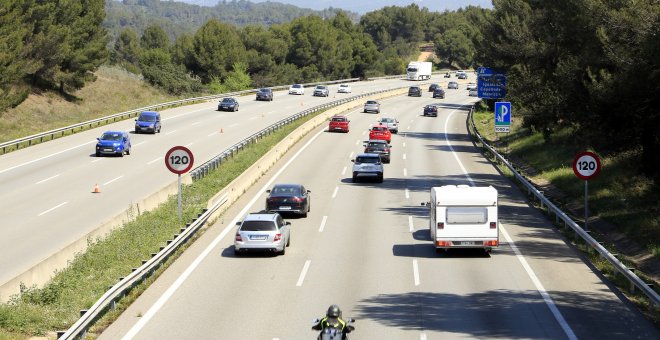 Trànsit limita la velocitat a 100 km/h a l'AP-7 entre Martorell i Gelida els caps de setmana a partir d'aquest divendres