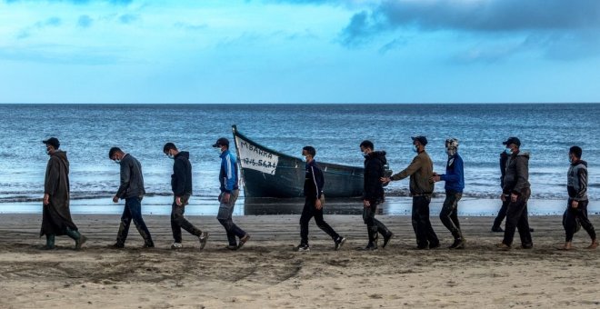 El fotoperiodista Javier Bauluz, sancionado por la ley mordaza mientras cubría la llegada de una patera de refugiados