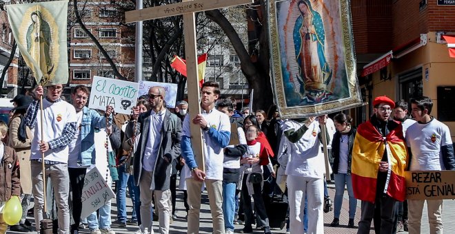 Continúa el acoso contra las mujeres que acuden a clínicas abortivas pese a la ley que lo penaliza