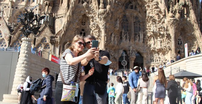 Barcelona supera con creces su récord de cruceristas en pleno debate político y social para limitarlos