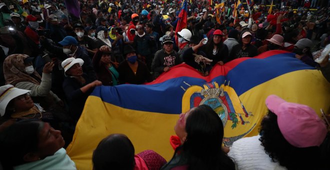 Lasso militariza Ecuador y reprime la protesta indígena contra los recortes