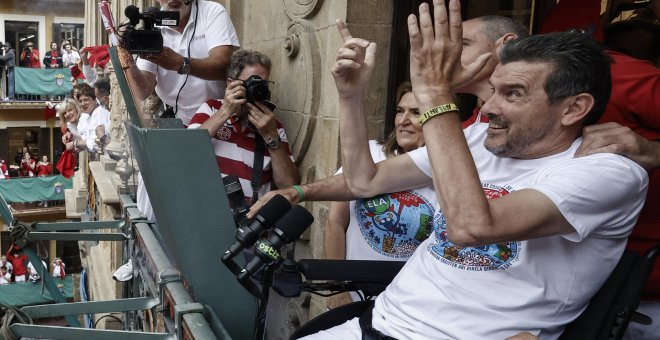 Unzué dedica el chupinazo a los sanitarios y a los enfermos de ELA en los Sanfermines 2022