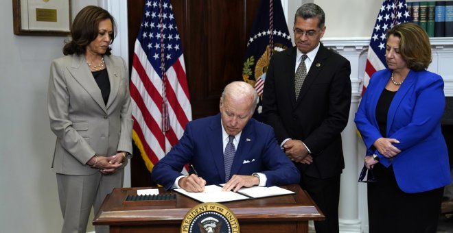 Biden aprueba nuevas medidas para proteger el acceso al aborto