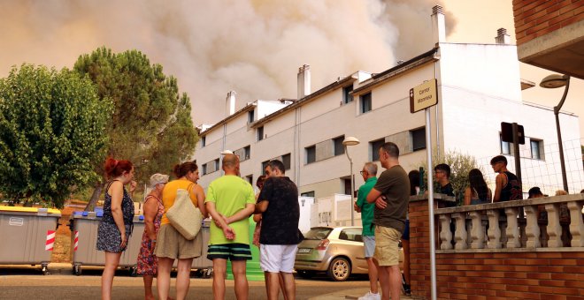 L'incendi del Bages continua descontrolat i ja ha cremat més de 1.600 hectàrees