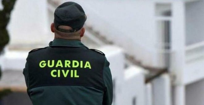 Suspendido un agente de la Guardia Civil al desatar una pelea porque un niño le manchó de kétchup