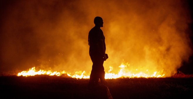 El incendio de Boiro quema 2.200 hectáreas, pero su evolución es ya favorable