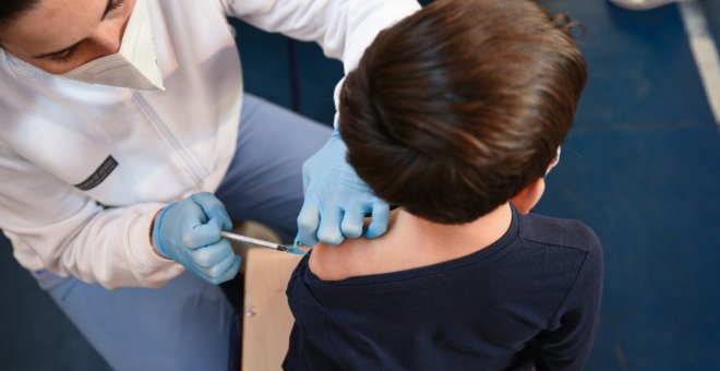 La OMS recomienda una segunda vacuna de refuerzo contra la covid-19 para los grupos de riesgo