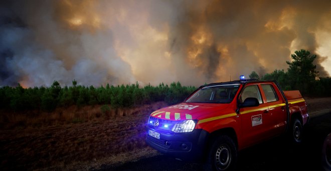 La frontera de Irun se reabre para los camiones aunque los incendios en Francia siguen avanzando