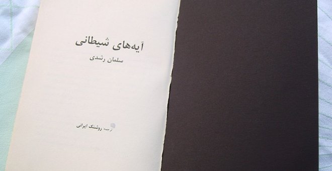 'Los versos satánicos', el libro que llevó al fundamentalismo islámico a amenazar de muerte al escritor Salman Rushdie