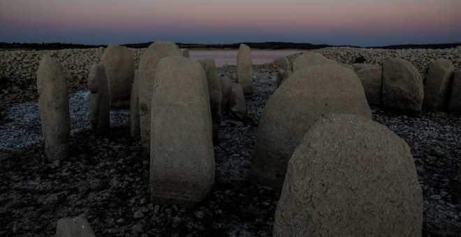El 'Stonehenge español' emerge de un embalse afectado por la sequía