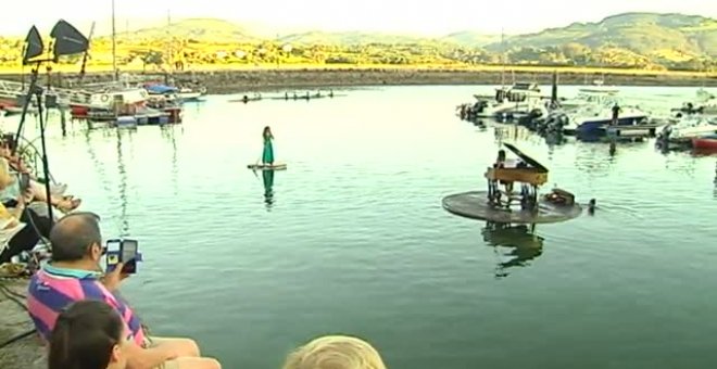 Le Piano du Lac regresa a Asturias con un concierto flotante muy especial