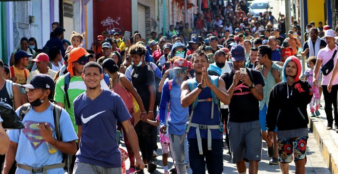 Florida piensa enviar autobuses con migrantes a Delaware, estado de Biden