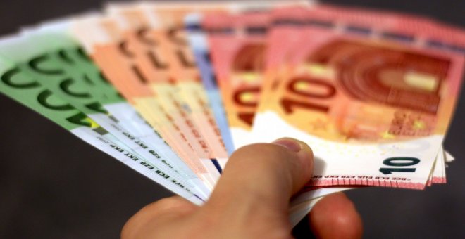 La banca ya se embolsa más de mil millones anuales de familias y empresas por la subida de los intereses