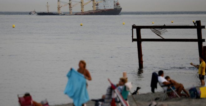 El accidente del barco reabre una vieja herida y desata cruces de reproches entre Gibraltar y las autoridades españolas