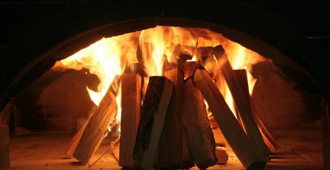 ¿Por qué miles de familias se han lanzado a comprar leña y estufas para abaratar su factura energética?