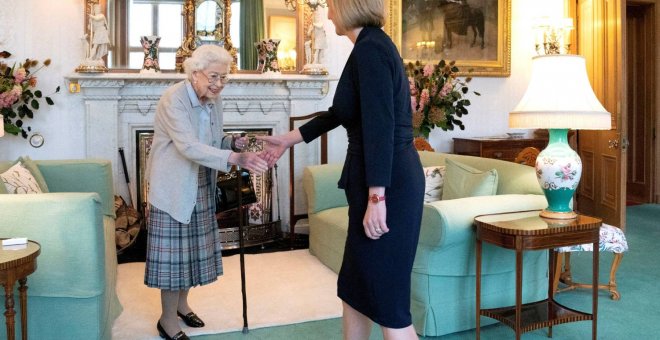 El mundo, pendiente de la salud de la reina Isabel II