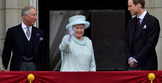 Isabel II cierra la era histórico-colonial y Carlos III abre otra de incertidumbres