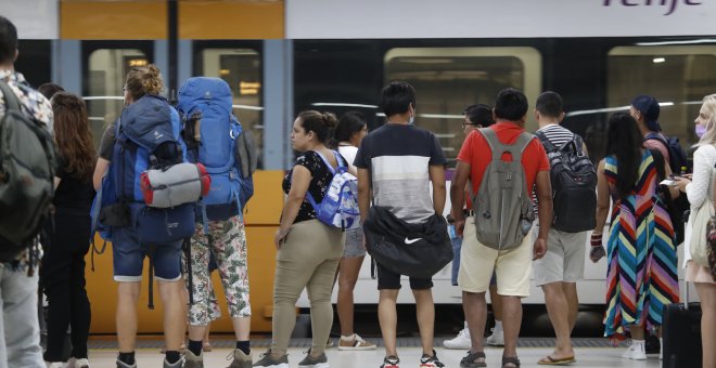 Un paro global de la circulación de trenes provoca una mañana ferroviaria caótica en Catalunya