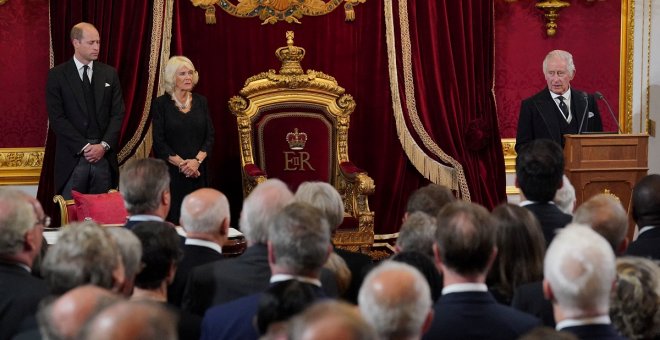 Carles III és proclamat oficialment nou rei i anuncia que seguirà "l'exemple inspirador" d'Elisabet II