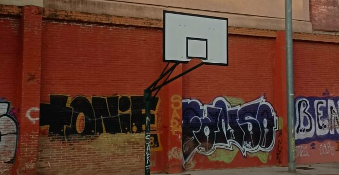 Badalona presume de cuna del baloncesto con pistas en condiciones lamentables