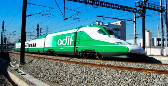 Adif ofrece sus estaciones de tren para instalar puntos de recarga rápida de coches eléctricos