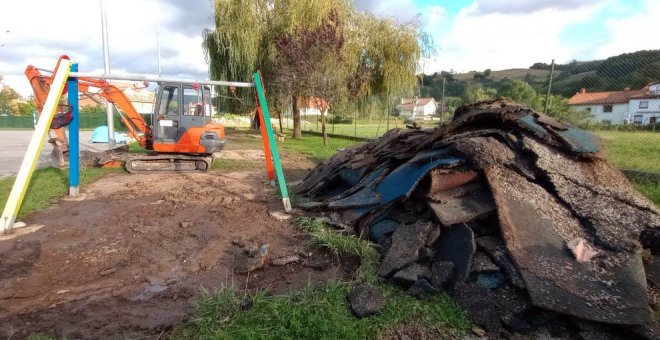 Arrancan los trabajos de renovación del parque infantil de Argomilla