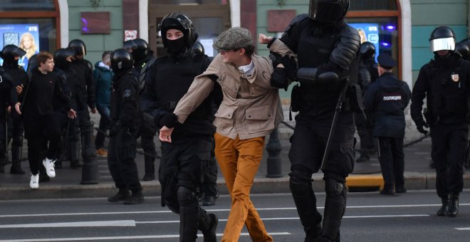 Otras miradas - Un cuento moscovita de polis y baladas