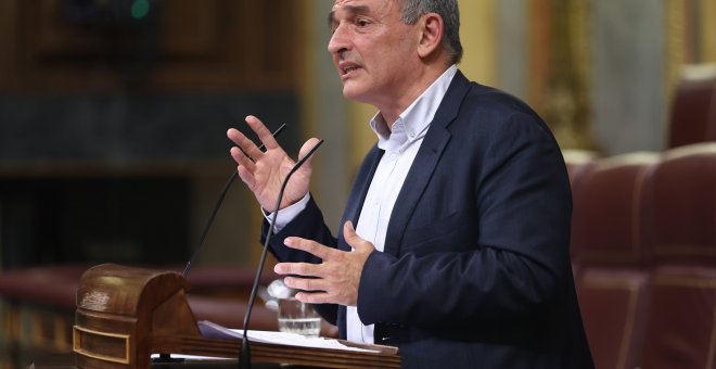 Enrique Santiago registra una pregunta en el Congreso sobre la denuncia a un expolicía por dar datos de Interior a Vox