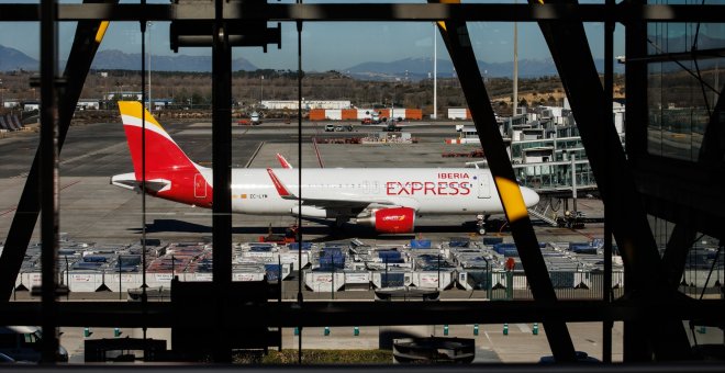 España elimina los controles por covid-19 en aeropuertos a pasajeros procedentes de países de fuera de la UE