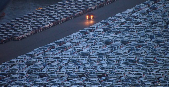 Europa se pliega al 'lobby' del automóvil para no limitar más la contaminación de los coches