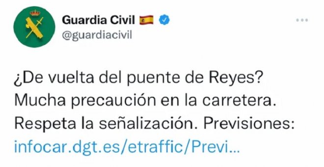 "¡Se me han pasado las navidades volando!": el desliz del 'community manager' de la  Guardia Civil que desata el cachondeo entre los tuiteros