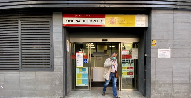 El empleo registra en abril cifras récord: el paro bajó en 73.890 personas y hubo 238.436 afiliados más