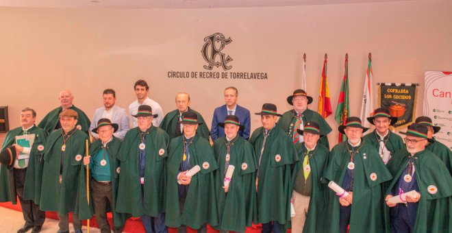 El II Capítulo de la Cofradía de los Cocidos convierte a la ciudad en la capital de la gastronomía de Cantabria
