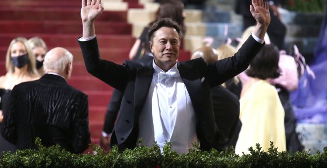 Elon Musk reconoce que vendió parte de Tesla para "salvar" Twitter