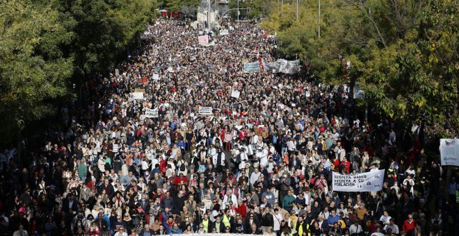 Las críticas a Ayuso de los sanitarios durante la manifestación: "Esto necesita soluciones ya"