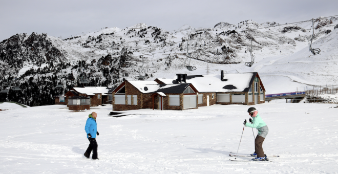 La neu cobreix les estacions d'esquí del Pirineu: quan preveuen obrir?