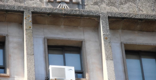 Yolanda Díaz retirará los símbolos franquistas de los edificios dependientes de Trabajo